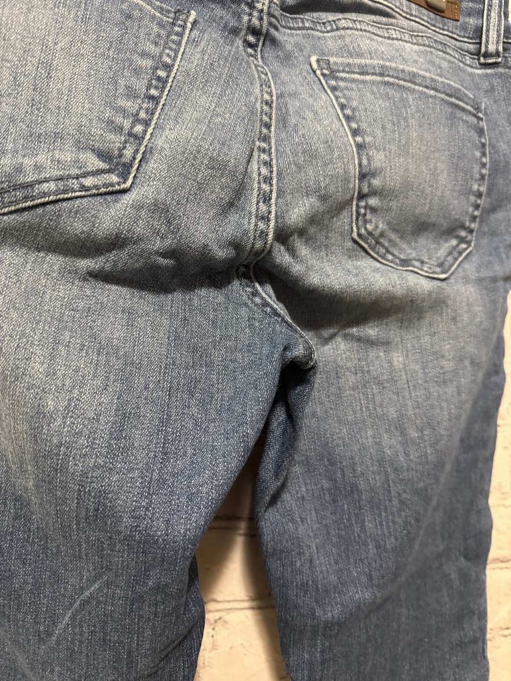 KUT from the Kloth Classic Mid Wash Women’s Jeans cropped slight distress - Picture 10 of 11